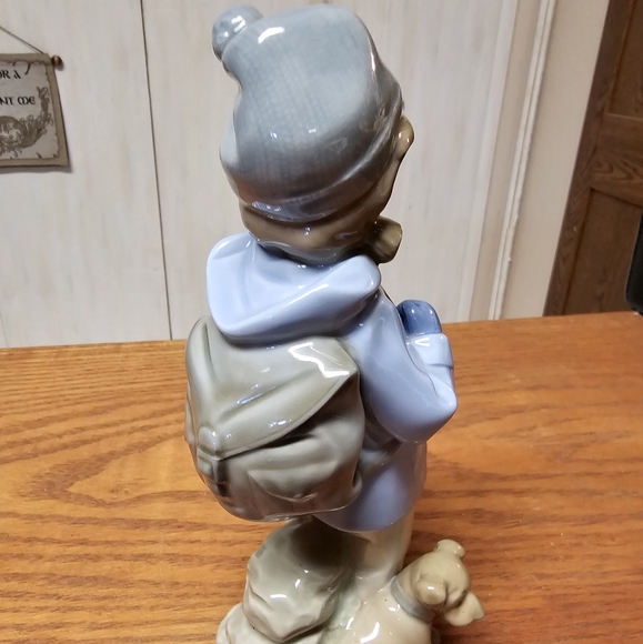 Nao by Lladro 'Traveling Girl' #1038 Sculpture - Picture 2 of 4